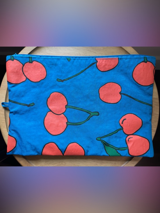 BAGGU Handbags - Baggu Large Cherries Go Pouch